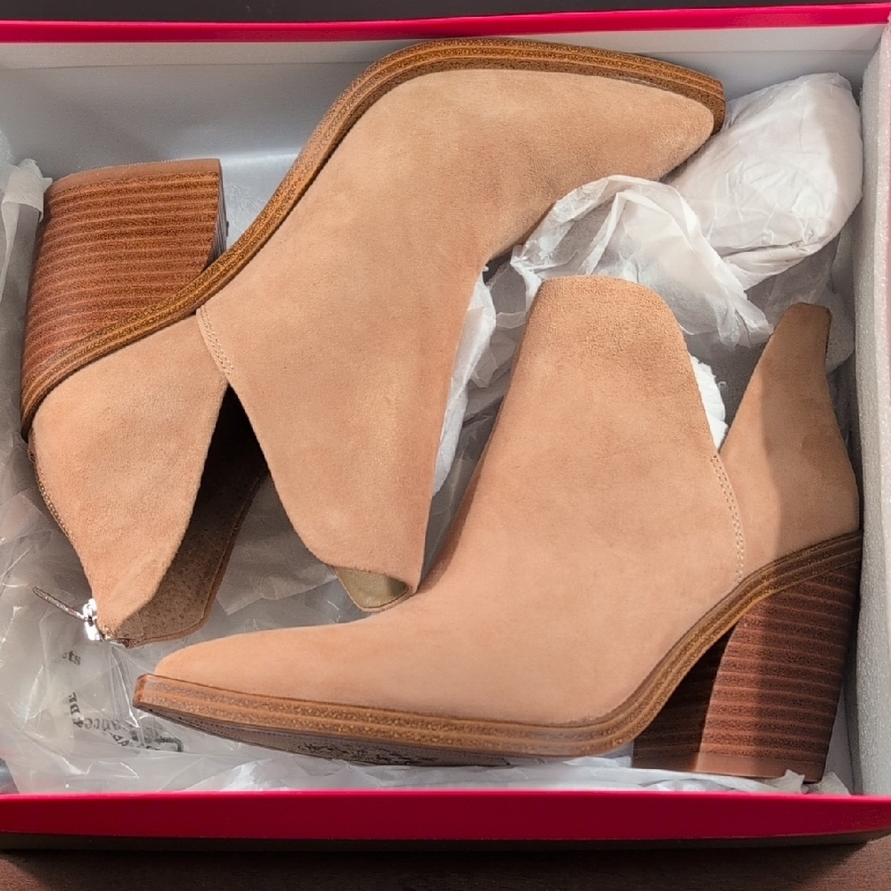 Perfect Women's Tan Suede Ankle Boots NWT!